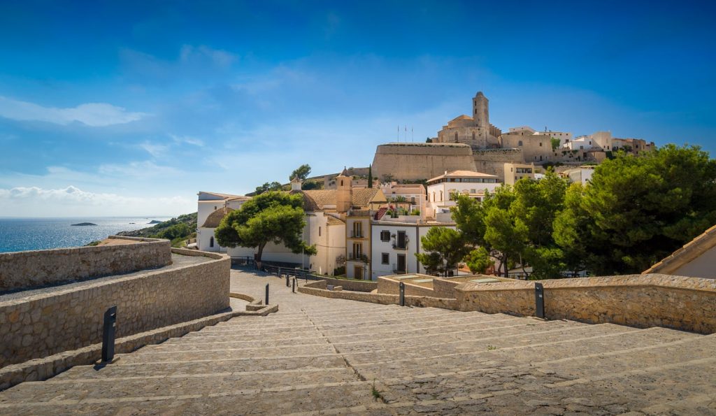 casco antigua- dalt vila - ibiza- tuviajedegrupo