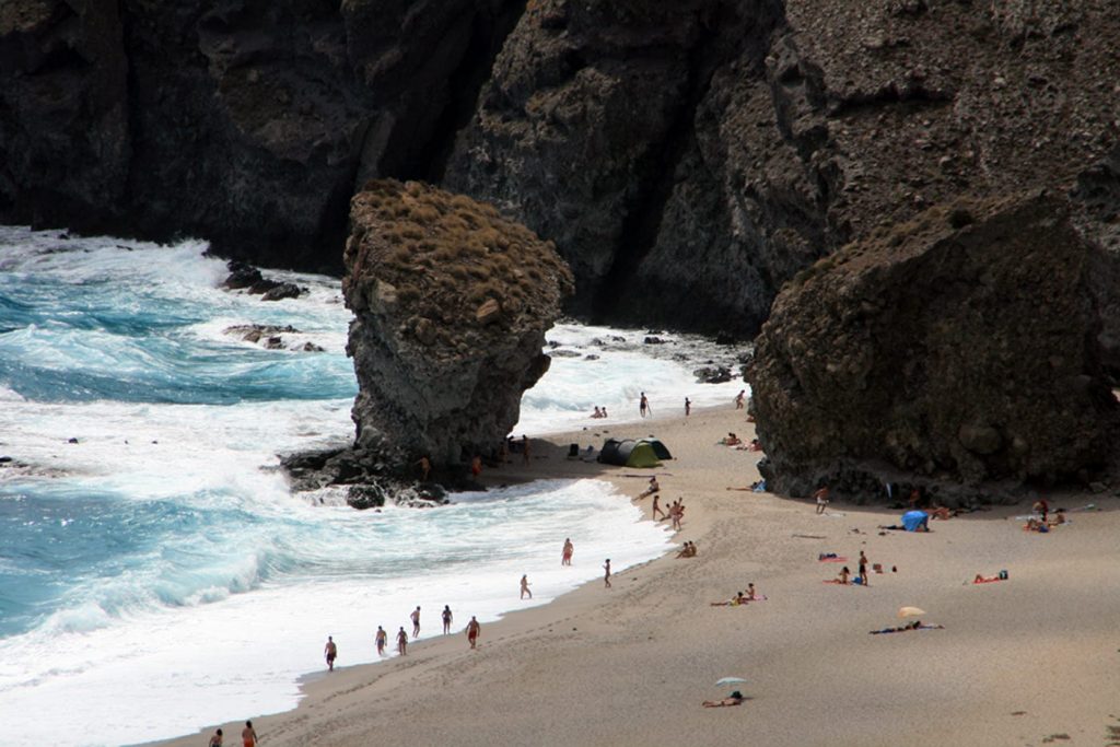 LA PLAYA DE LOS MUERTOS